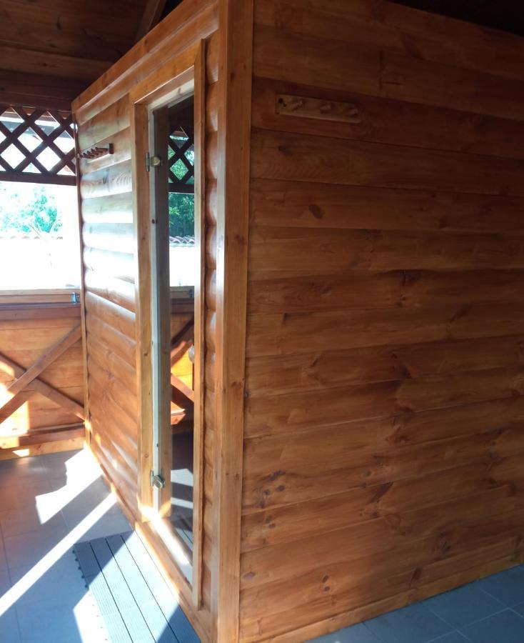 Mediterran Apartman Es Vendeghaz Hajduszoboszlo Exterior foto