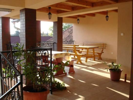 Mediterran Apartman Es Vendeghaz Hajduszoboszlo Exterior foto