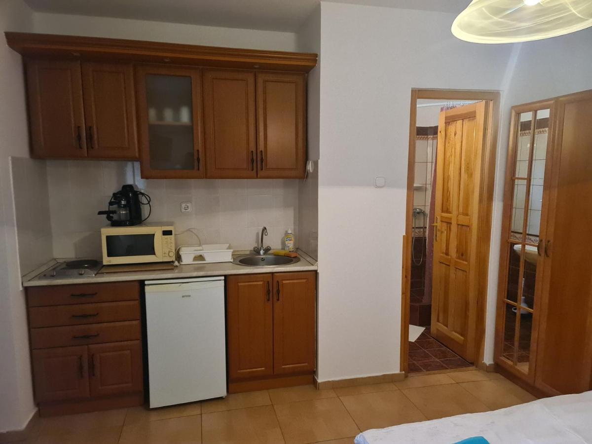 Mediterran Apartman Es Vendeghaz Hajduszoboszlo Exterior foto