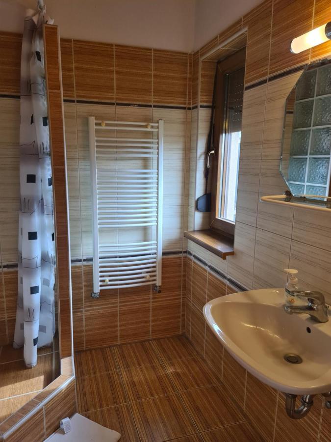 Mediterran Apartman Es Vendeghaz Hajduszoboszlo Exterior foto