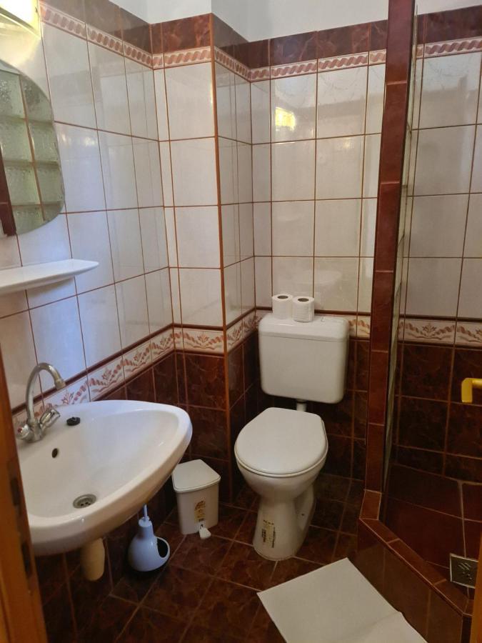 Mediterran Apartman Es Vendeghaz Hajduszoboszlo Exterior foto
