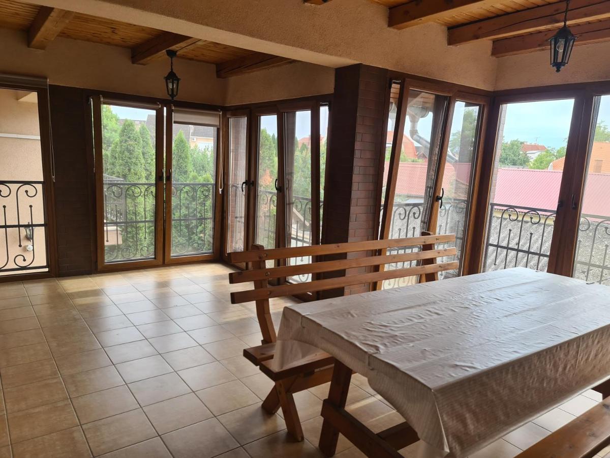 Mediterran Apartman Es Vendeghaz Hajduszoboszlo Exterior foto