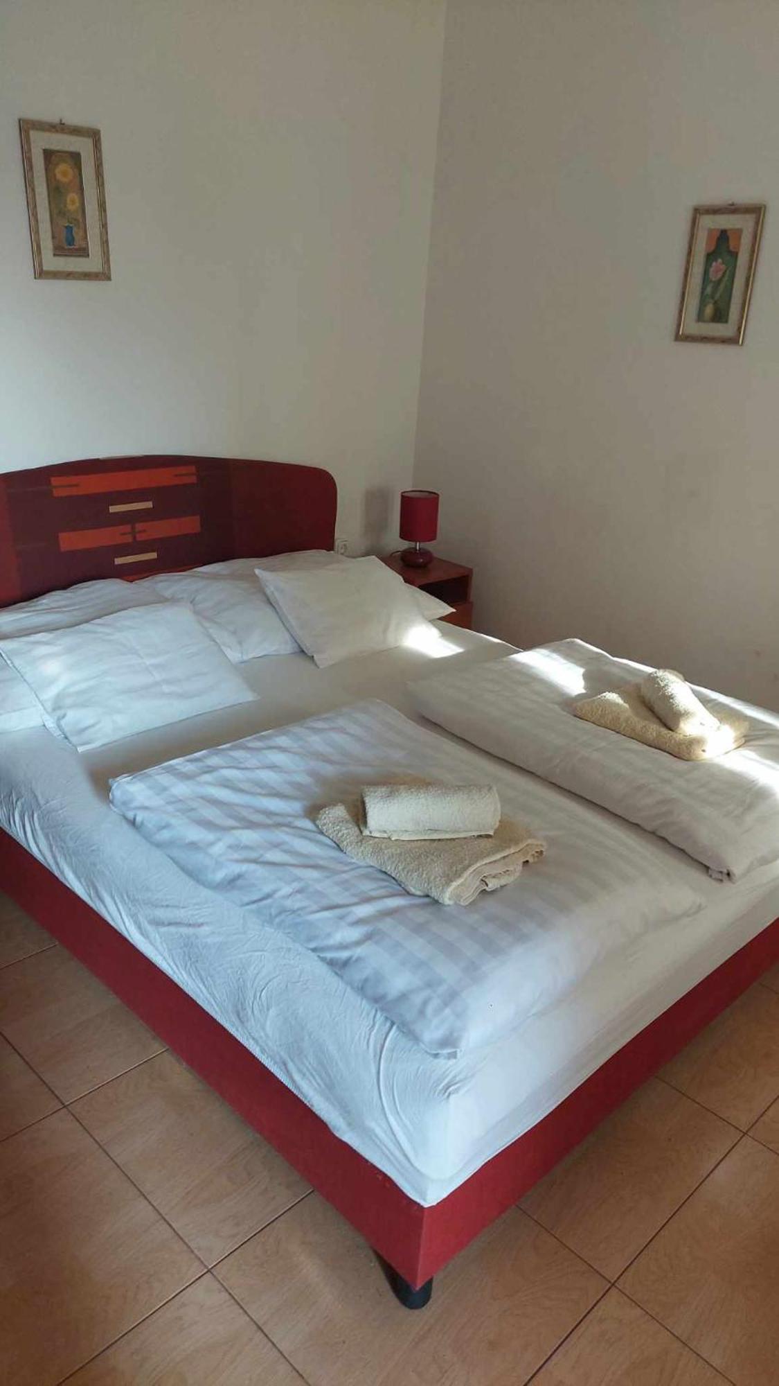 Mediterran Apartman Es Vendeghaz Hajduszoboszlo Exterior foto