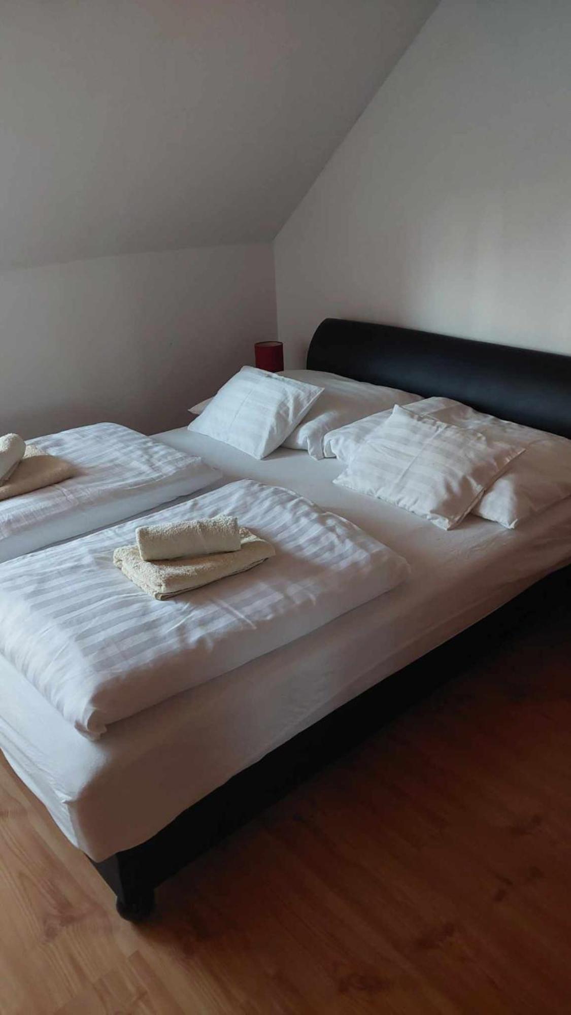 Mediterran Apartman Es Vendeghaz Hajduszoboszlo Exterior foto